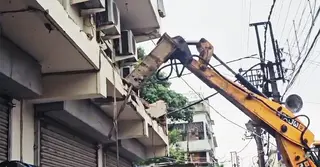 ভেঙে ফেলা হচ্ছে মমতা বন্দ্যোপাধ্যায়ের কার্যালয়